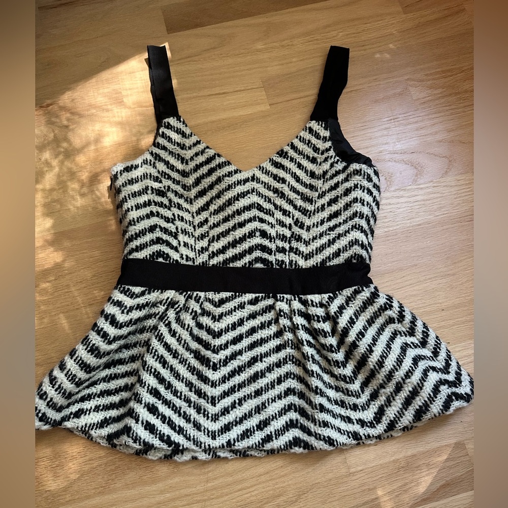 Thread Social Black and White Chevron I Blouse - 100% wool - thick material sz 2
